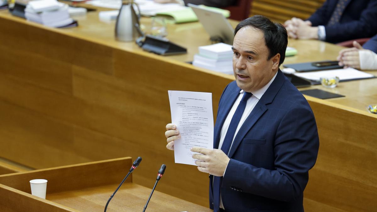 La izquierda carga contra Llorca por el acceso de su pareja a la Diputación y lo tilda de “indecente”