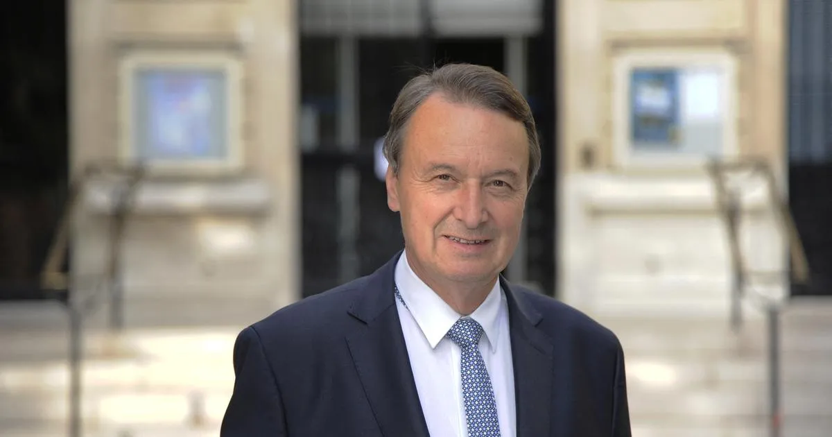 «Je vais faire mourir Rémi Muzeau en prison»:  le maire de Clichy saisit le procureur de la République après les menaces de la candidate PS aux municipales