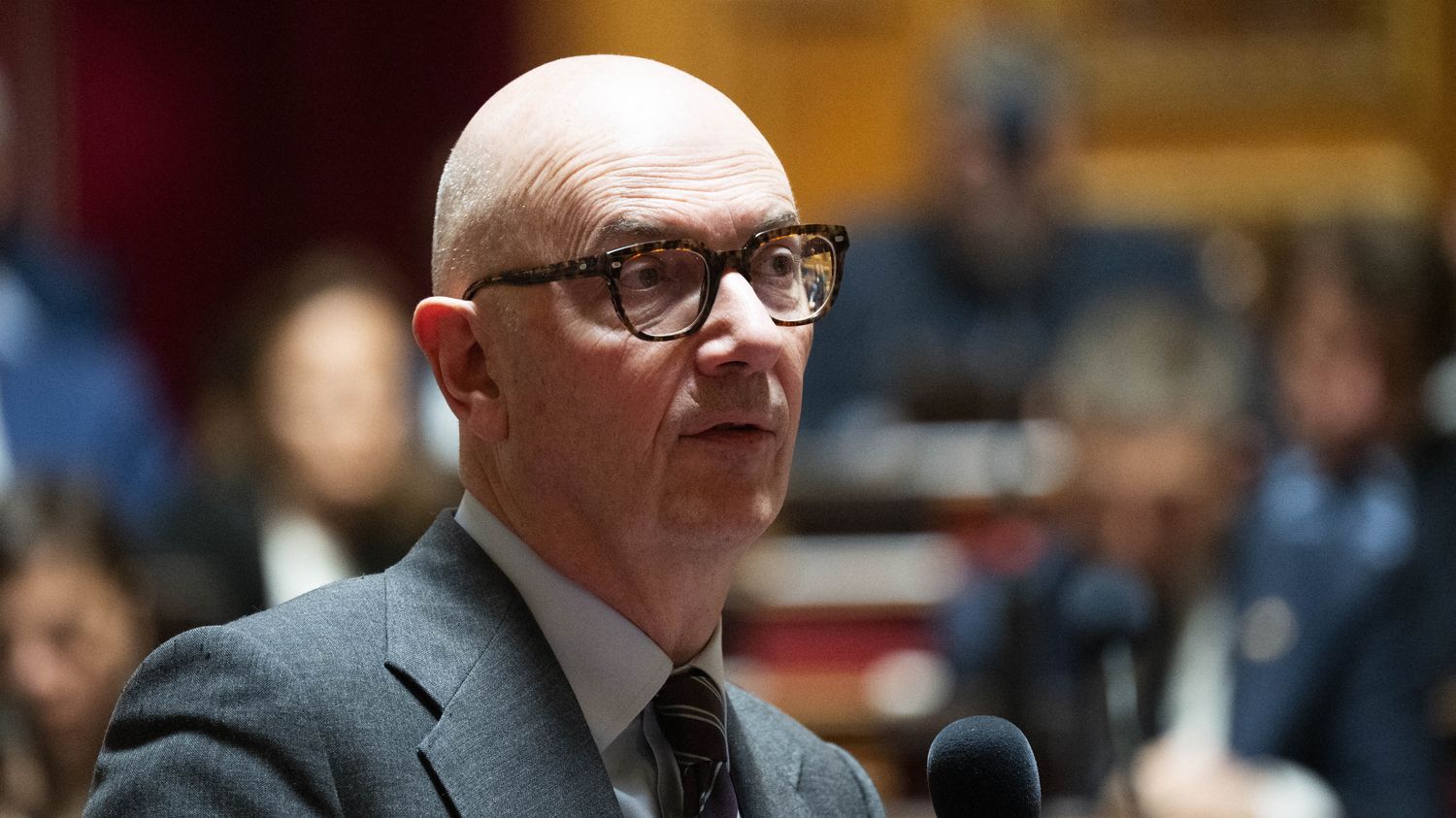 Prix des carburants : des mesures pour les "gros rouleurs" dévoilées dans les "prochains jours", annonce le ministre Roland Lescure