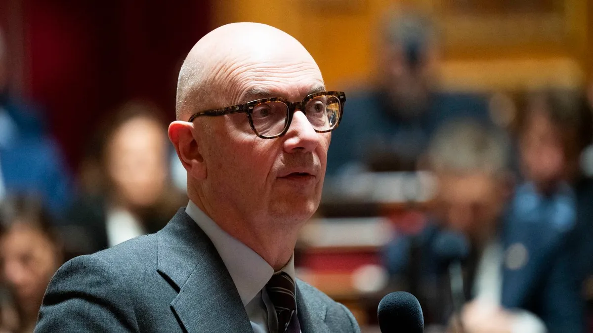 Prix des carburants : des mesures pour les "gros rouleurs" dévoilées dans les "prochains jours", annonce le ministre Roland Lescure