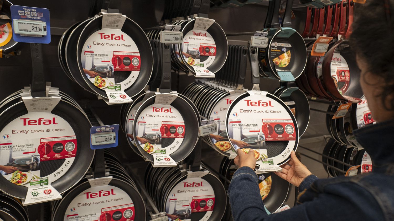 Les experts recommandent une large restriction des polluants éternels dans l'Union européenne face aux risques sanitaires