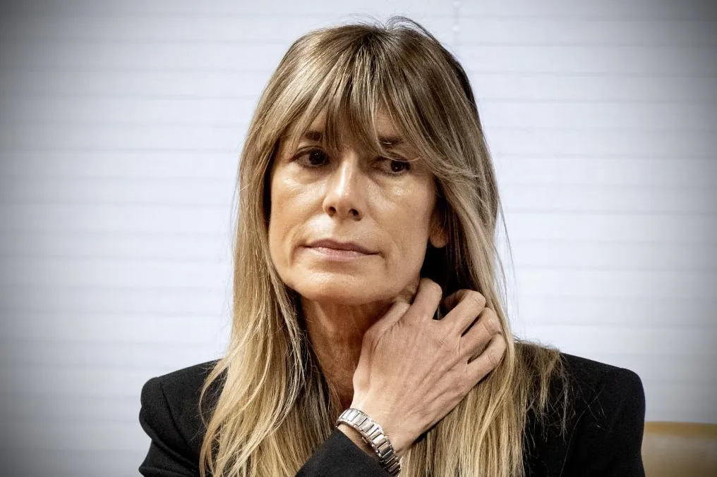Begoña Gómez se opone a ser juzgada por un jurado popular y denuncia que Peinado la investiga sólo "por ser cónyuge del presidente del Gobierno"
