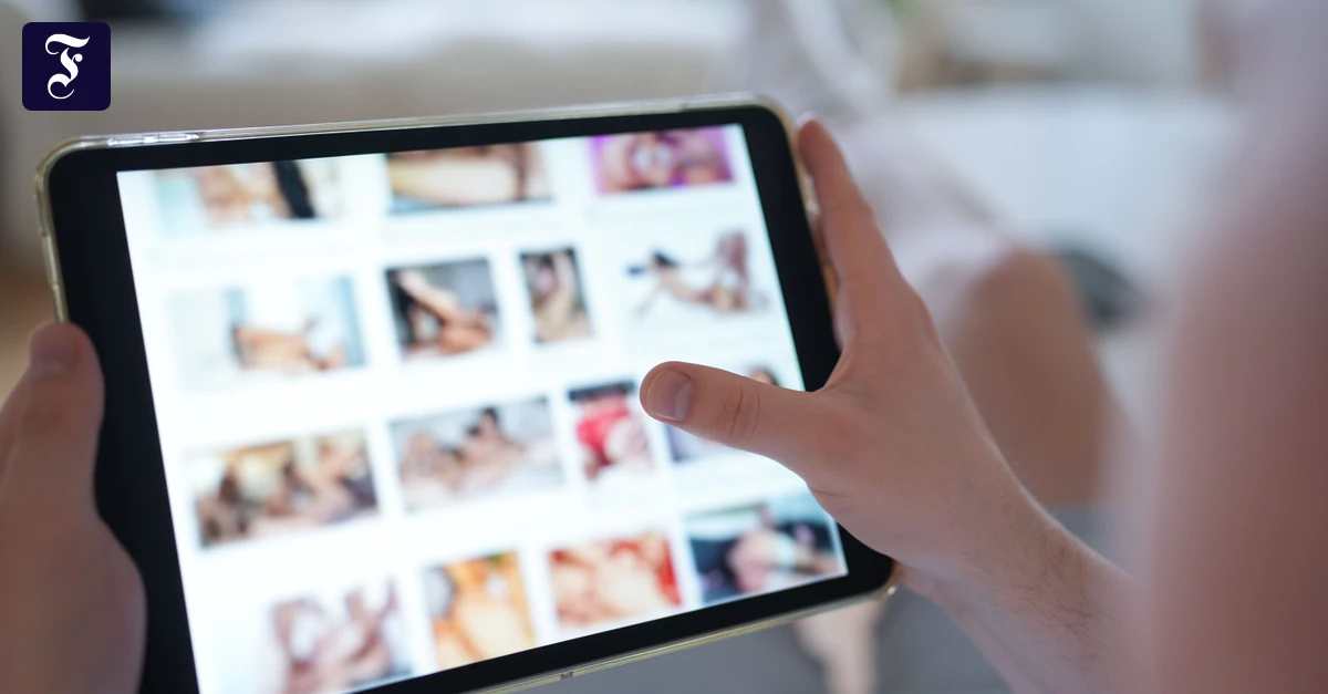 Schutz Minderjähriger: EU-Kommission geht gegen Pornoplattformen vor