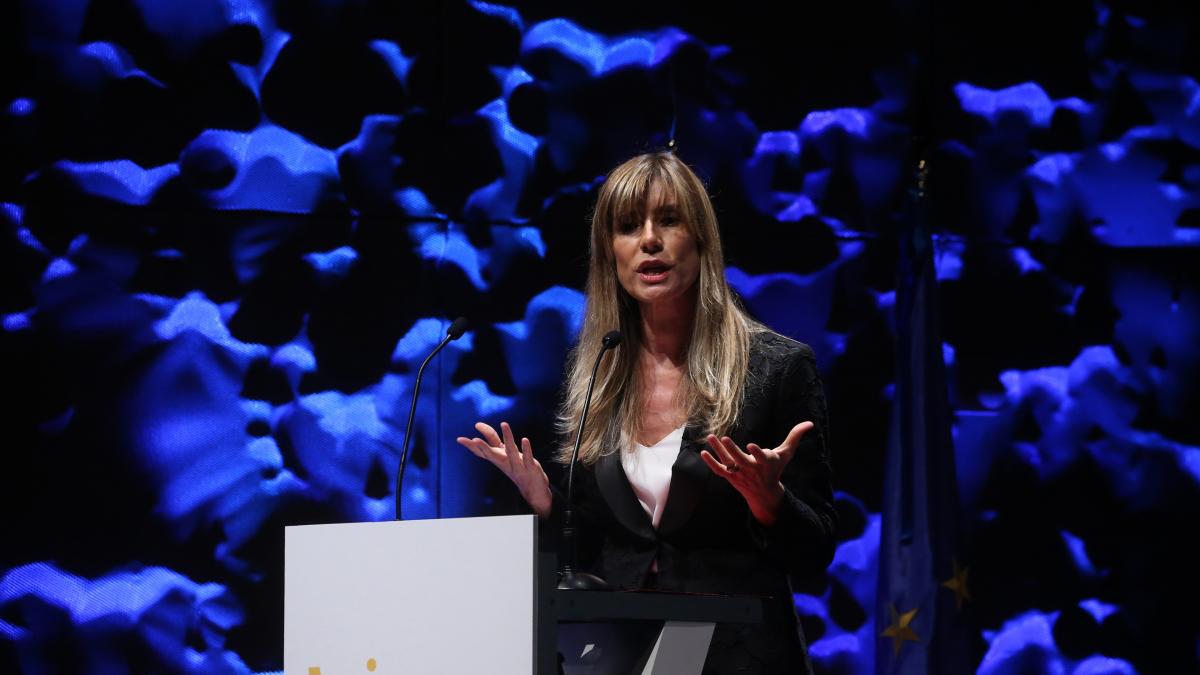 
                                                                                    Begoña Gómez recurre el nuevo intento de Peinado de llevarla ante un jurado
                                                                                