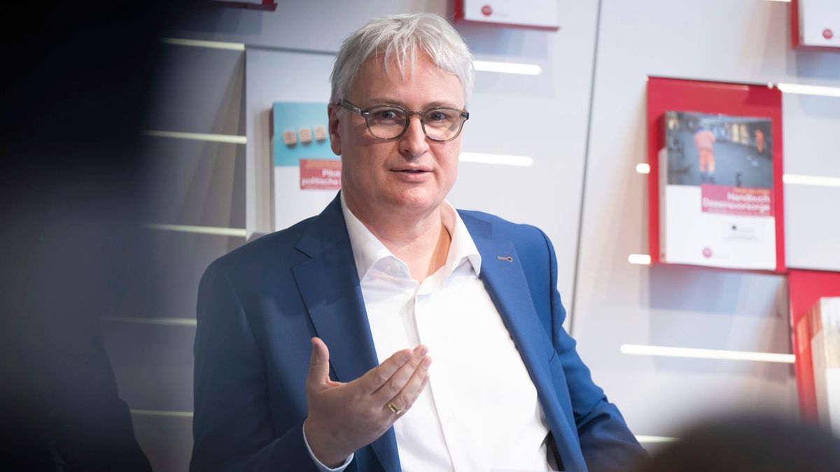 Bundeszentrale für politische Bildung: Üppige Besoldung für Ex-Abgeordnete