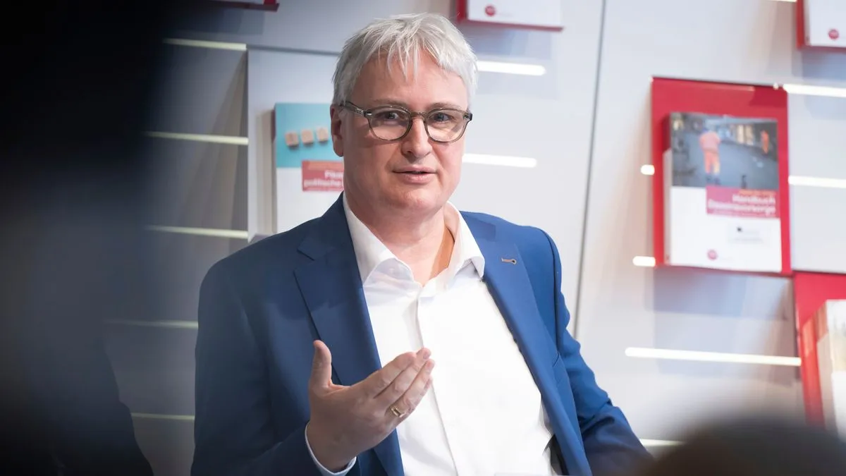 Bundeszentrale für politische Bildung: Üppige Besoldung für Ex-Abgeordnete