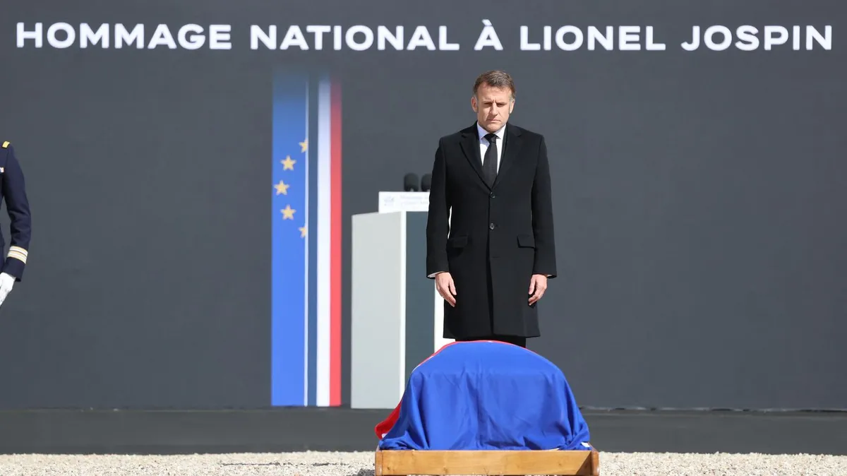"Un repère dans notre histoire et notre esprit" : revivez le discours d'Emmanuel Macron lors de la cérémonie d'hommage national à Lionel Jospin