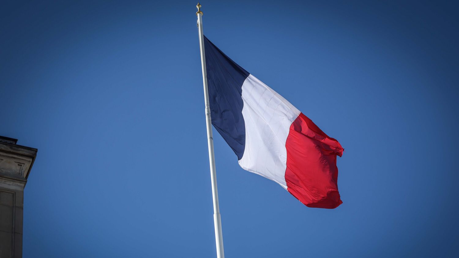 La proposition de loi d'un député MoDem pour enseigner la défense à l'école examinée jeudi à l'Assemblée