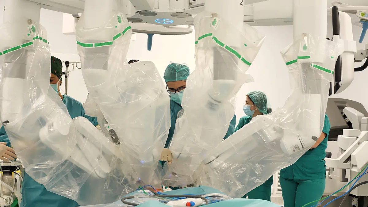 El Hospital 12 de Octubre realiza con éxito una reconstrucción completa de la vejiga a un niño de 7 años mediante cirugía robótica