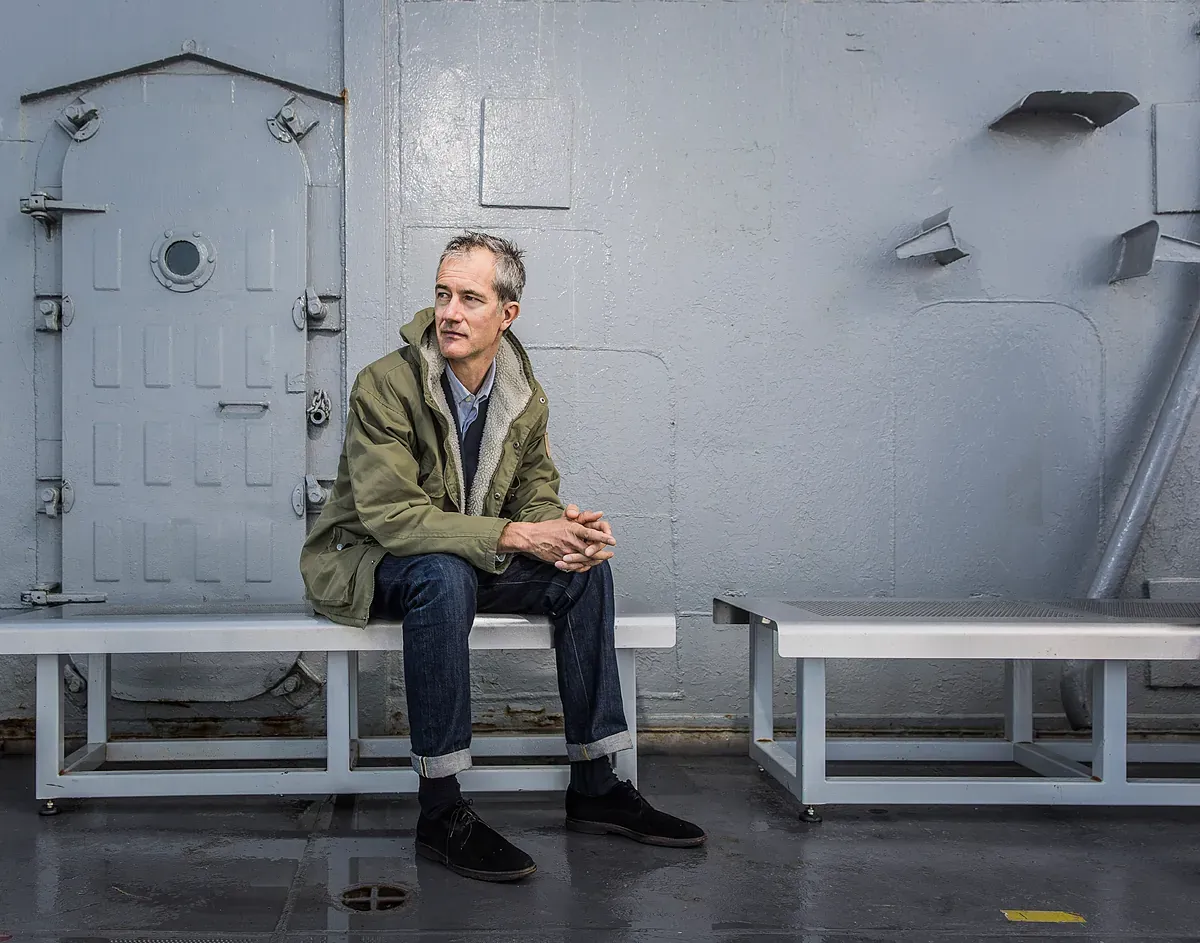 Cuando el pasado se convierte en relato: un viaje por la memoria de Geoff Dyer