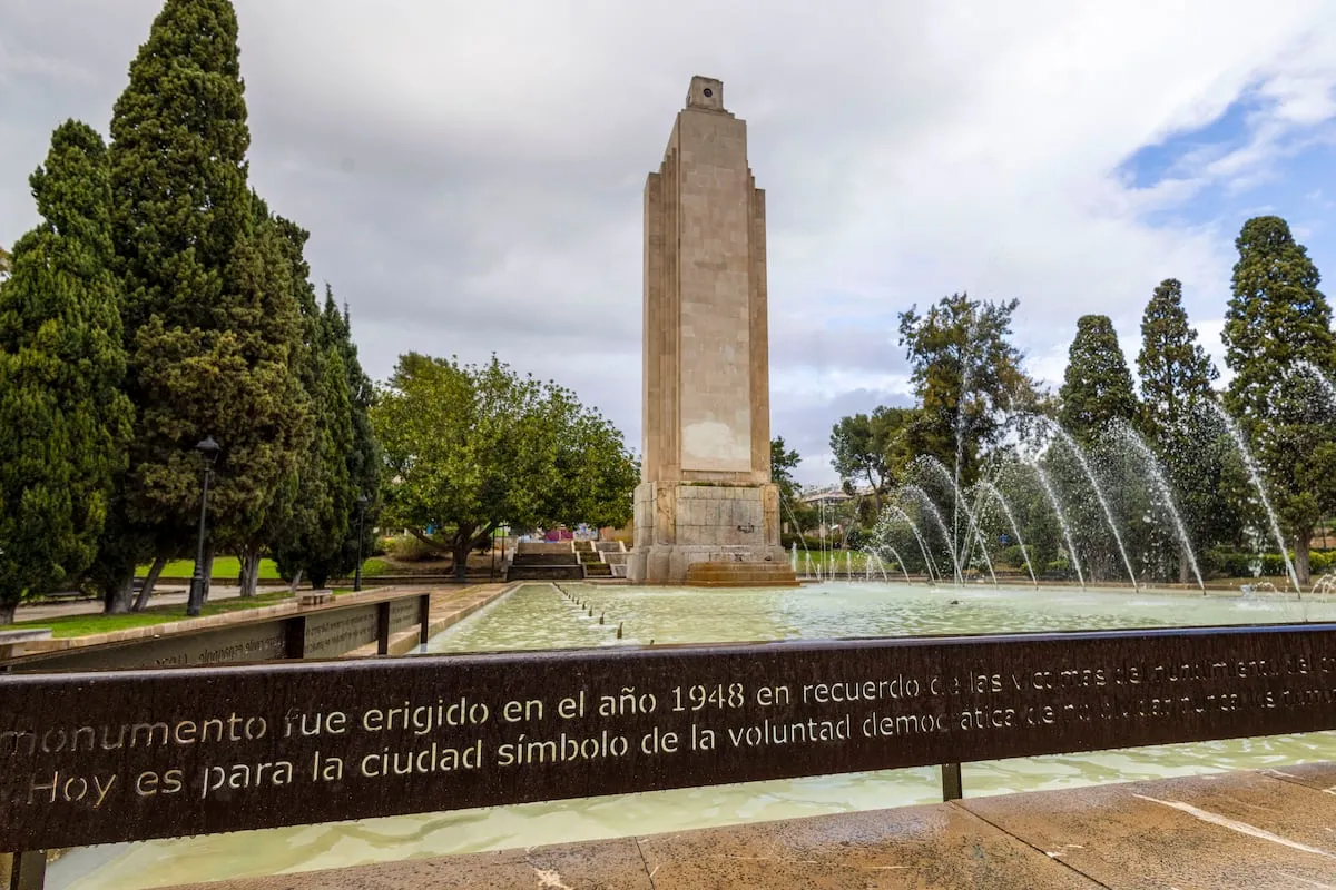 El Gobierno ordena retirar un monumento franquista y el Ayuntamiento de Palma lo protege minutos después 