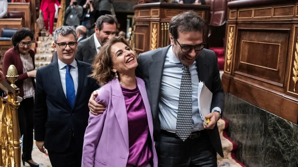 
         Comparecencia de Sánchez, en directo | Carlos Cuerpo, nuevo vicepresidente primero y Arcadi España, nuevo ministro de Hacienda 
    