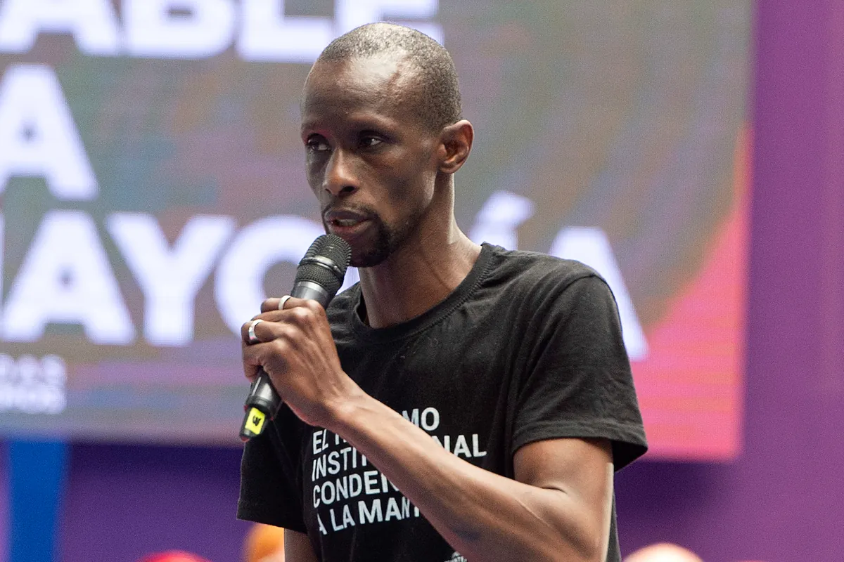 Detenido el exdiputado de Podemos Serigne Mbaye tras un altercado con la Policía en Madrid que deja cinco agentes heridos