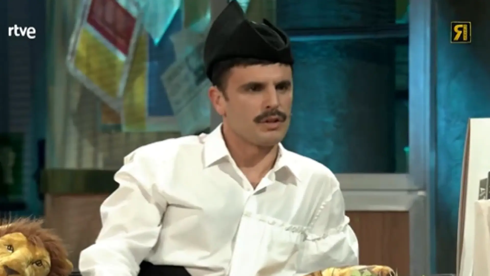 La opinión de Rodrigo Cuevas sobre el patriotismo de "pulserina": "Lo que sirve de verdad es conocer el folclore de tu pueblo"