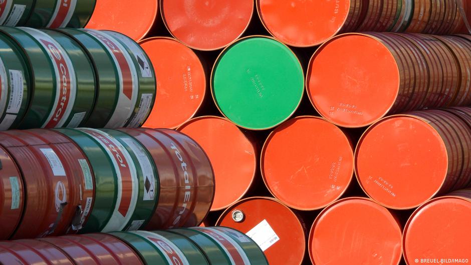 Deutschland zapft Ölreserve an und kontrolliert Tankstellen