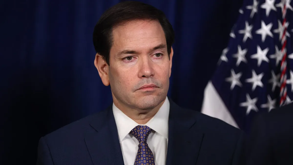 Ils devraient être plus "reconnaissants": En route pour la France, Marco Rubio intime les pays du G7 d'aider à rouvrir le détroit d'Ormuz