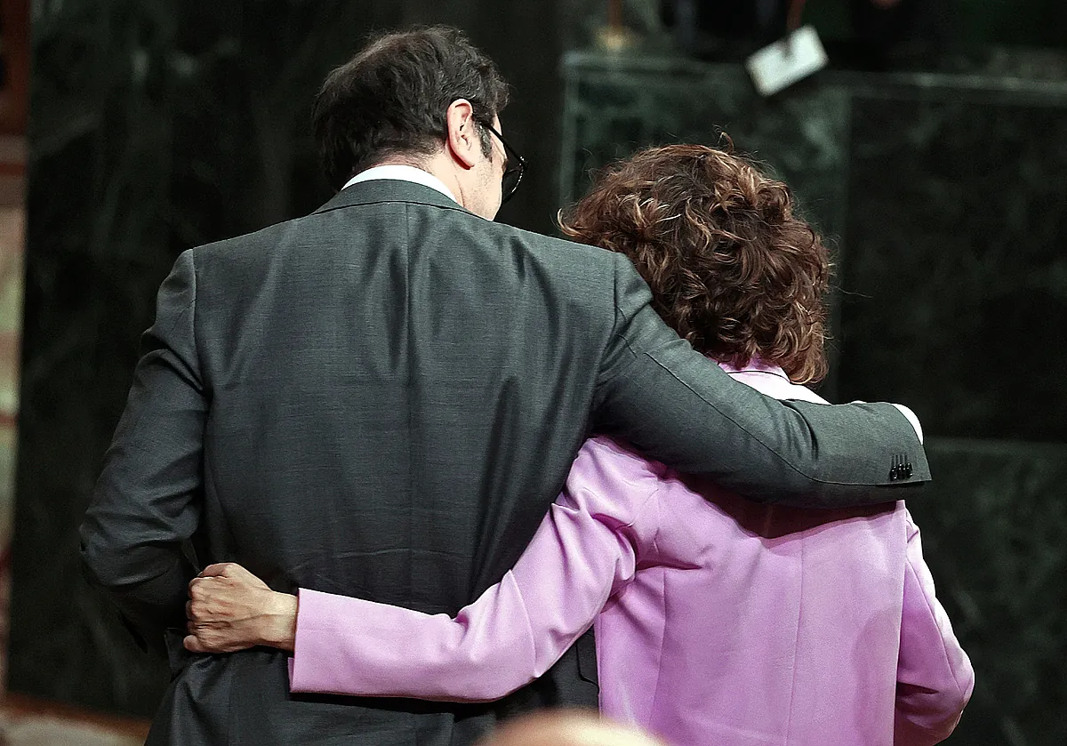 Sánchez se aferra al "alumno aventajado" Cuerpo en busca del salvavidas económico en su final de legislatura