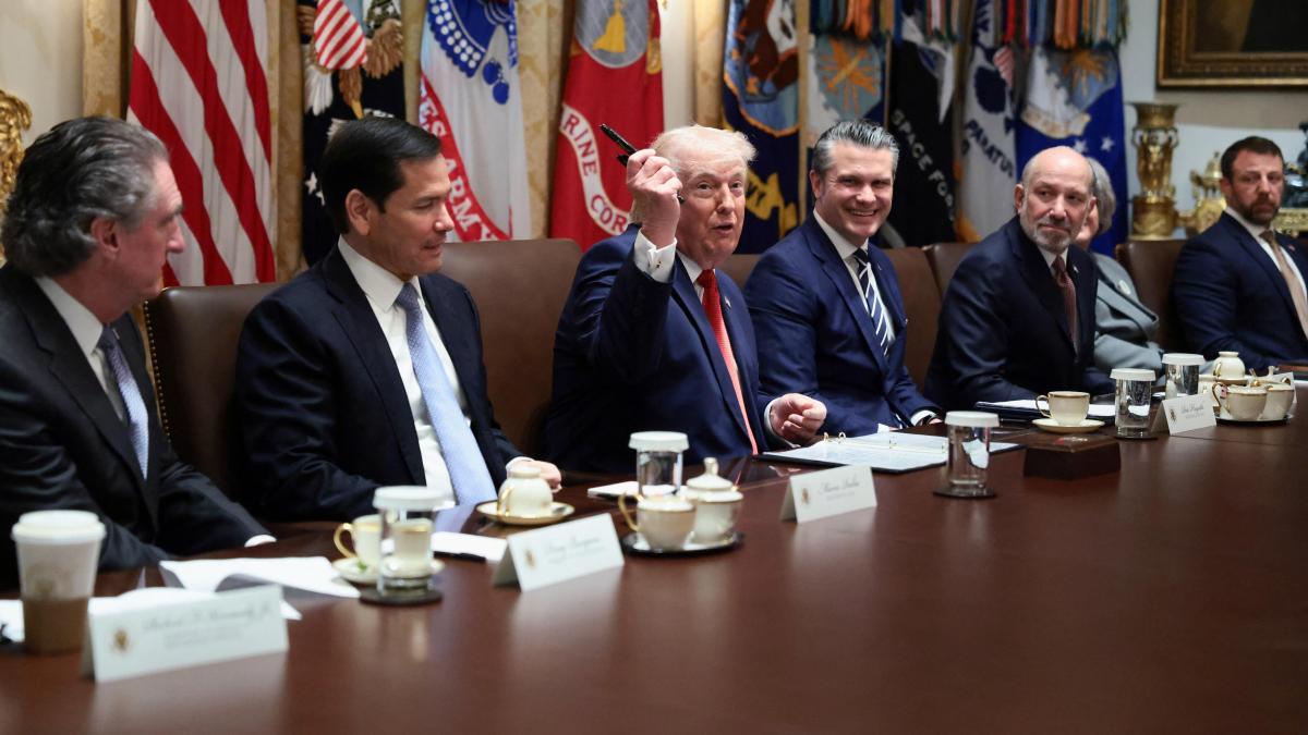 
                   Trump alarga diez días más el ultimátum energético a Teherán
               