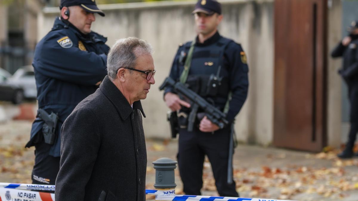 
                        La peliculera trama de dos detectives privados en el juicio a los Pujol
                    