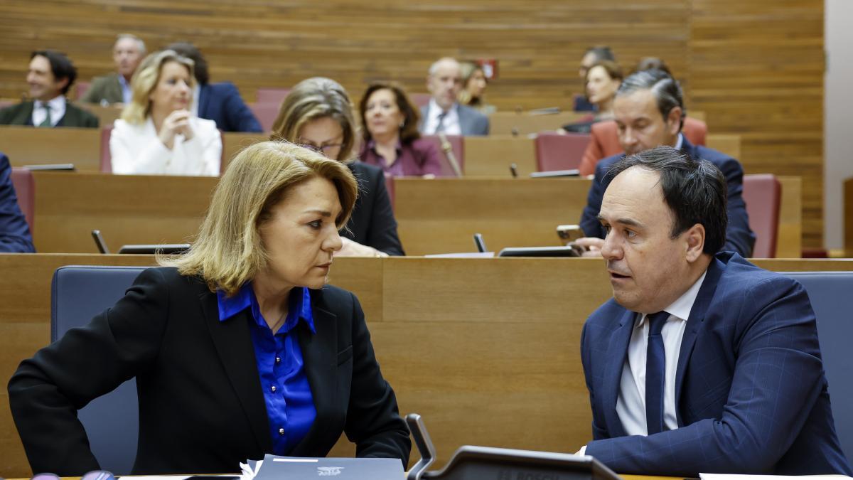 
                         El PSOE pide la dimisión de Camarero por decir que el Gobierno está “lleno de prostitutas”
                     
