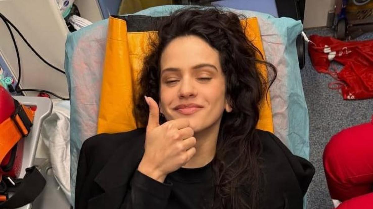 Rosalía tuvo que ser evacuada en ambulancia del concierto en Milán tras una grave intoxicación