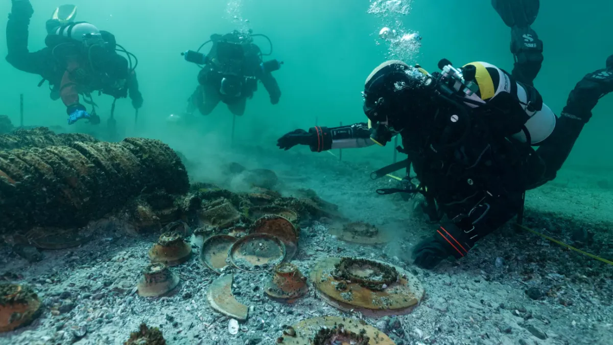 
                                         Ánforas llenas de aceite de la península Ibérica se han pasado 2.000 años en el lago de Neuchâtel
                                     