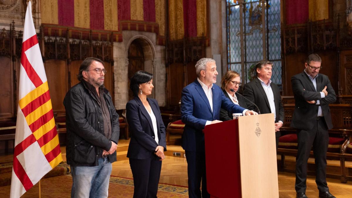 
                                                                                               Barcelona se blinda ante los embates de la guerra con un plan de ayudas de 23 millones de euros
                                                                                           