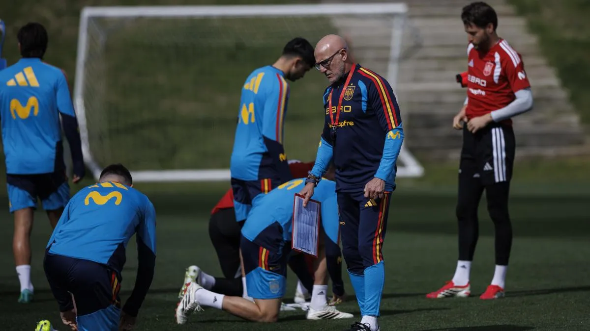 
                                                                                                     Luis de la Fuente: “Juegue quien juegue de portero no me voy a equivocar”
                                                                                                 