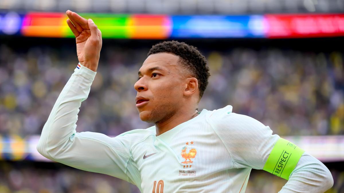 
                                                                                                        Mbappé marca y Raphinha se marcha tocado en un duelo de probaturas
                                                                                                    