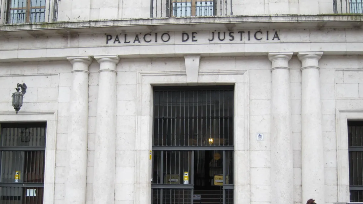 
         El caso ataúdes o cómo hacer negocio con el dolor: 6.000 féretros fueron cambiados por otros más baratos 
    