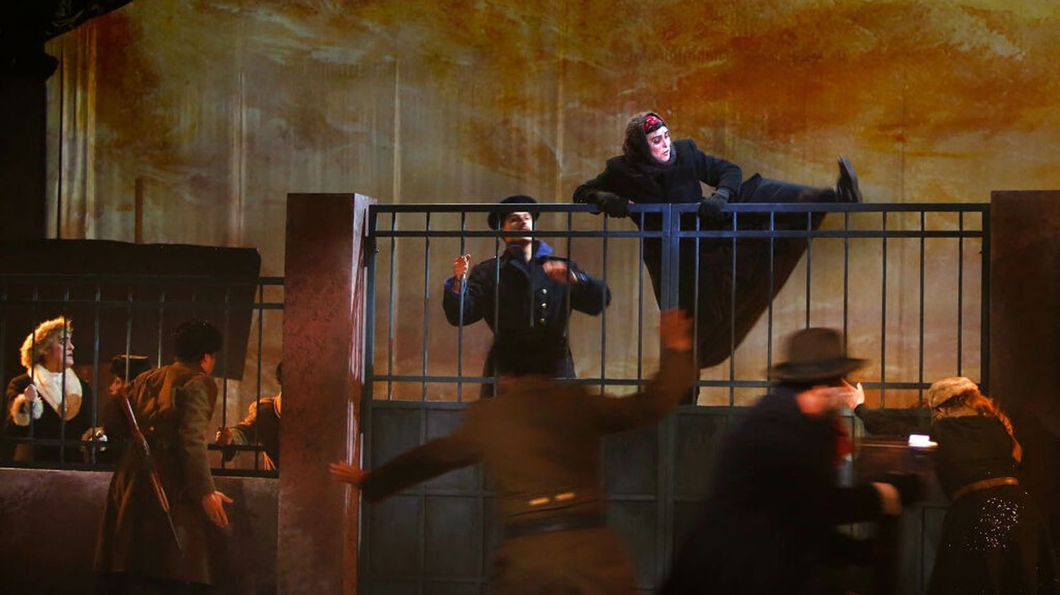 Sur fond d'accusations de violences sexuelles, le Théâtre du Soleil reprend la scène avant de rendre publiques les conclusions d'un audit