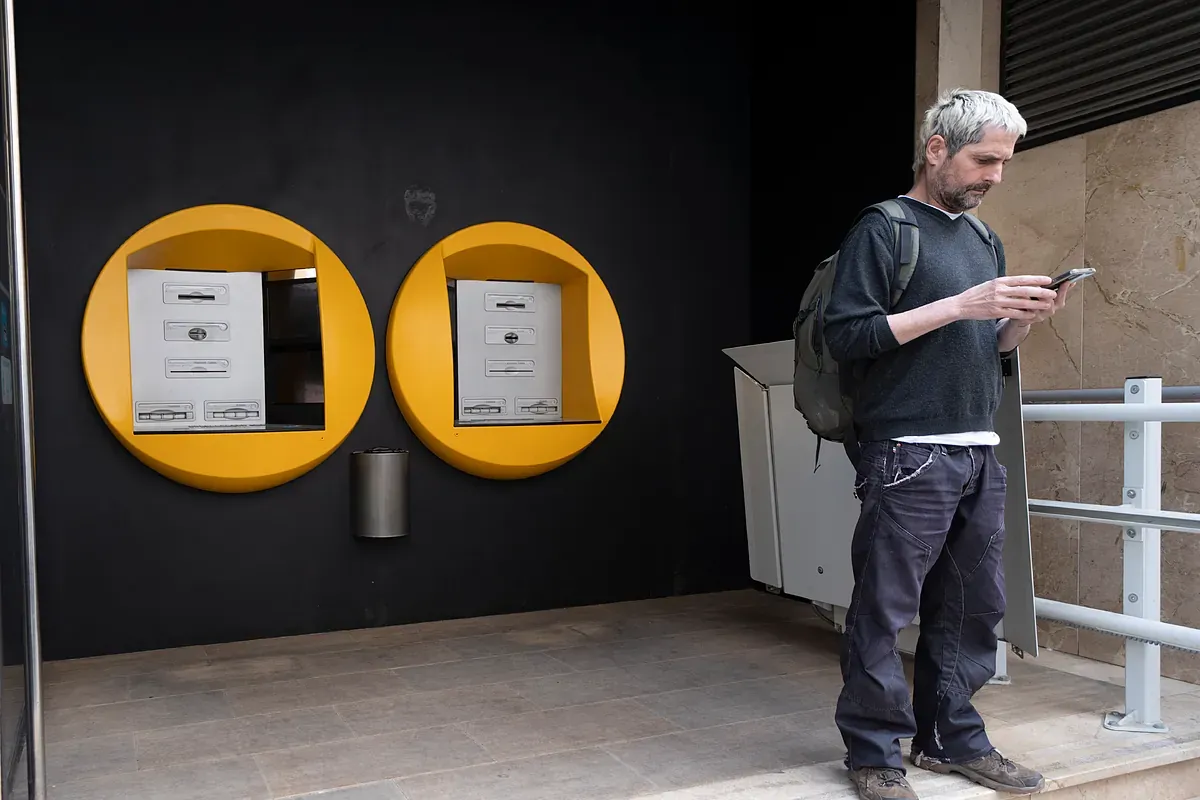 Las familias ahorran más que nunca en España con 1,07 billones de euros 'aparcados' en la cuenta del banco y acechados por la inflación