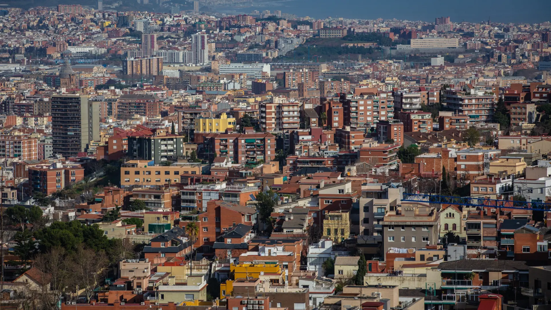 
         Barcelona da un nuevo paso para priorizar el uso residencial de la vivienda y regular los alquileres de temporada en la ciudad 
    