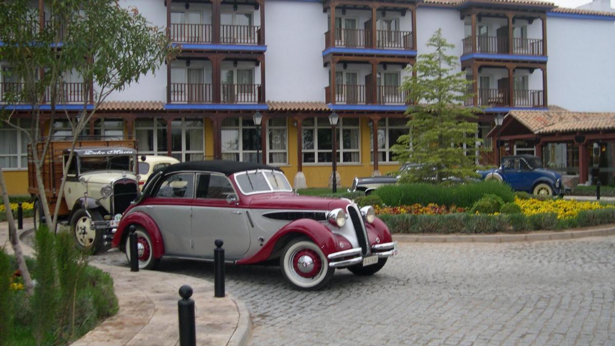 
                               Los hoteles icónicos que apuestan por el rugido del motor
                           