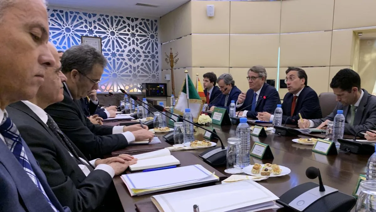 
                                                                                  España afianza su reconciliación con Argelia, que le venderá más gas
                                                                              