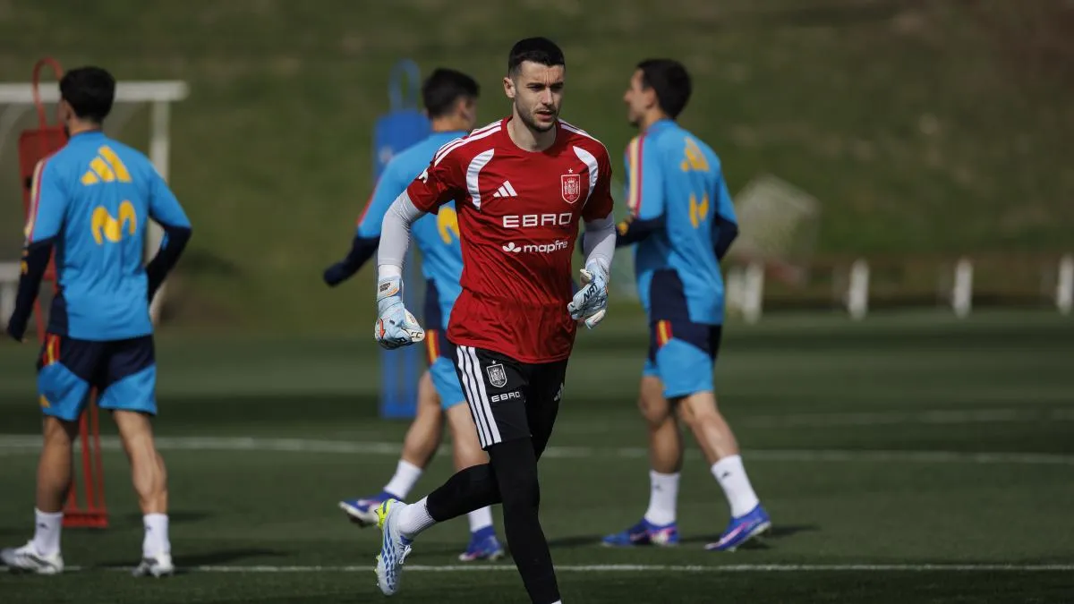 
                                                                                                     Joan Garcia se queda fuera de los convocados para medirse a Serbia
                                                                                                 