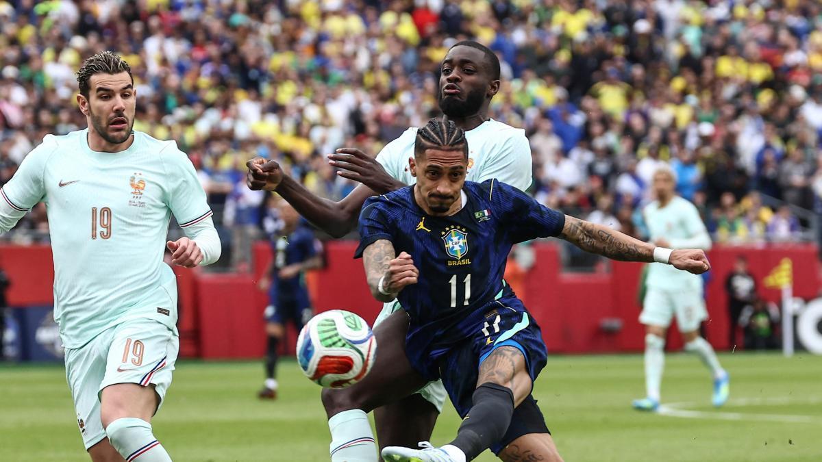 
                                                                                                        Alarma en Brasil: Raphinha, sustituido por una molestia en el amistoso contra Francia
                                                                                                    