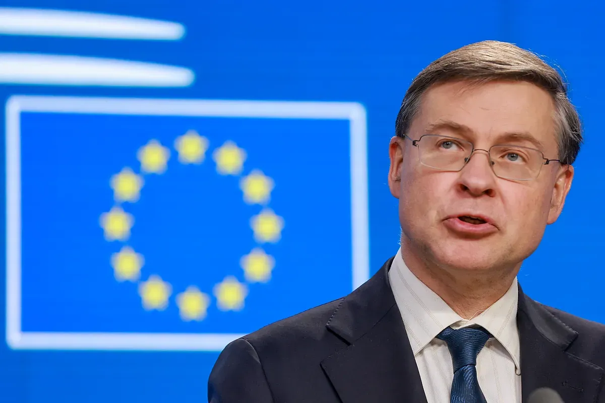 Bruselas avisa de un riesgo "claro" de "shock de estanflación" en la UE por la guerra de Irán: "Menor crecimiento con mayor inflación"