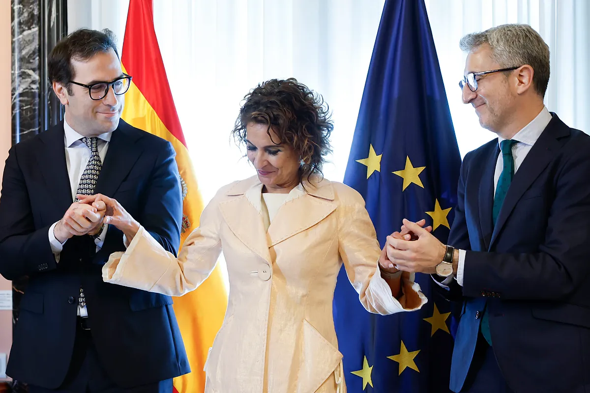 El nuevo ministro Arcadi España asume el modelo de financiación pactado con Junqueras y elude dar fecha para los Presupuestos: "Siento responsabilidad y vértigo"