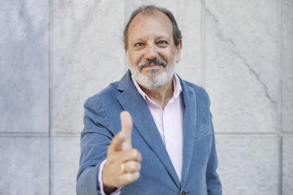 Fernando Rueda: "Los espías están enganchados al trabajo, sufren, no llegan a fin de mes"