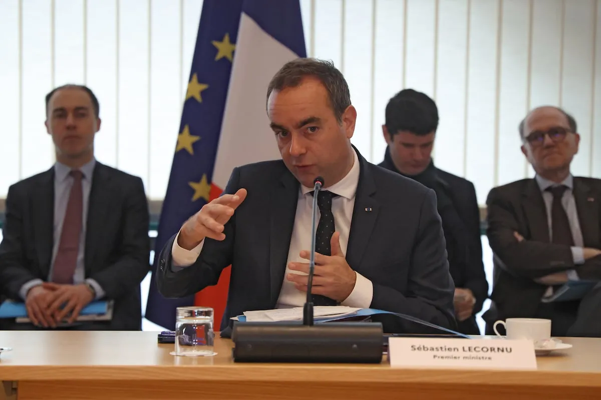 Francia logra reducir su déficit en 2025 por primera vez en tres años