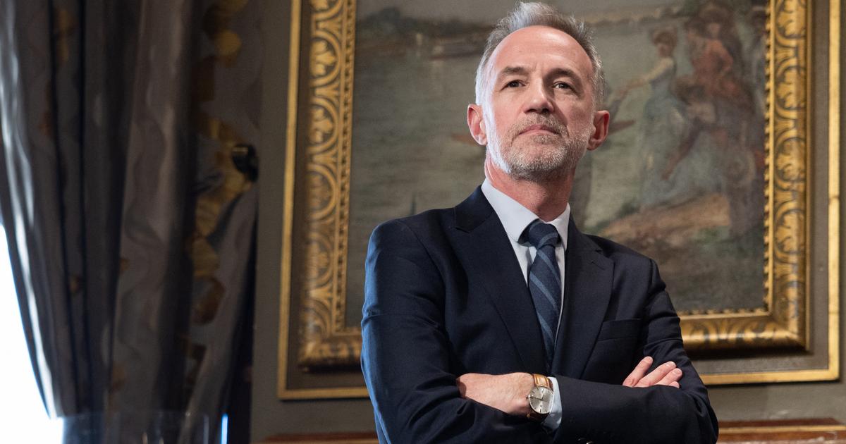 «Il va travailler différemment» : les premiers pas d’Emmanuel Grégoire à la mairie de Paris