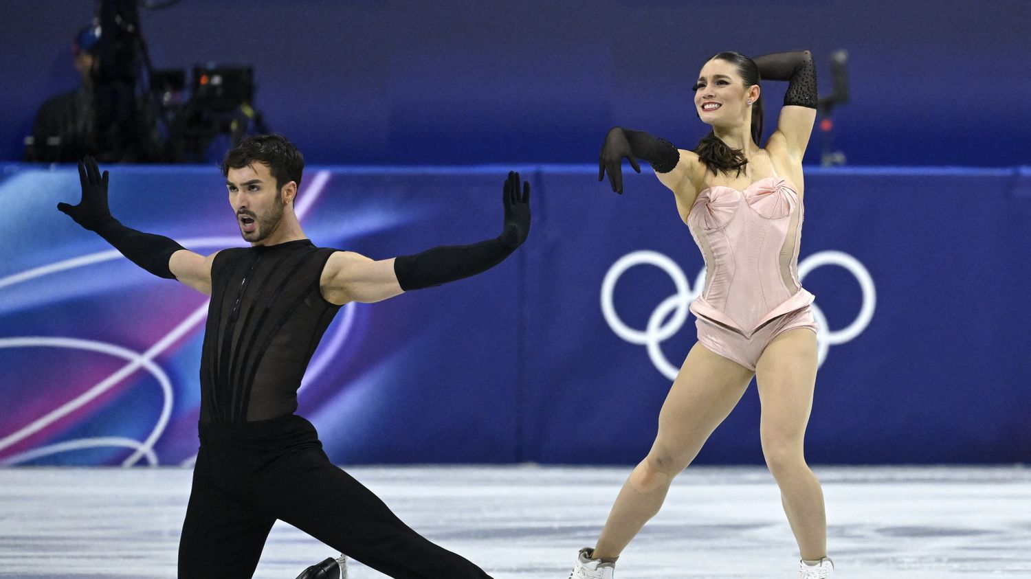 Guillaume Cizeron et Laurence Fournier Beaudry brillent et battent leur record sur la danse rythmique aux Mondiaux de patinage artistique 2026