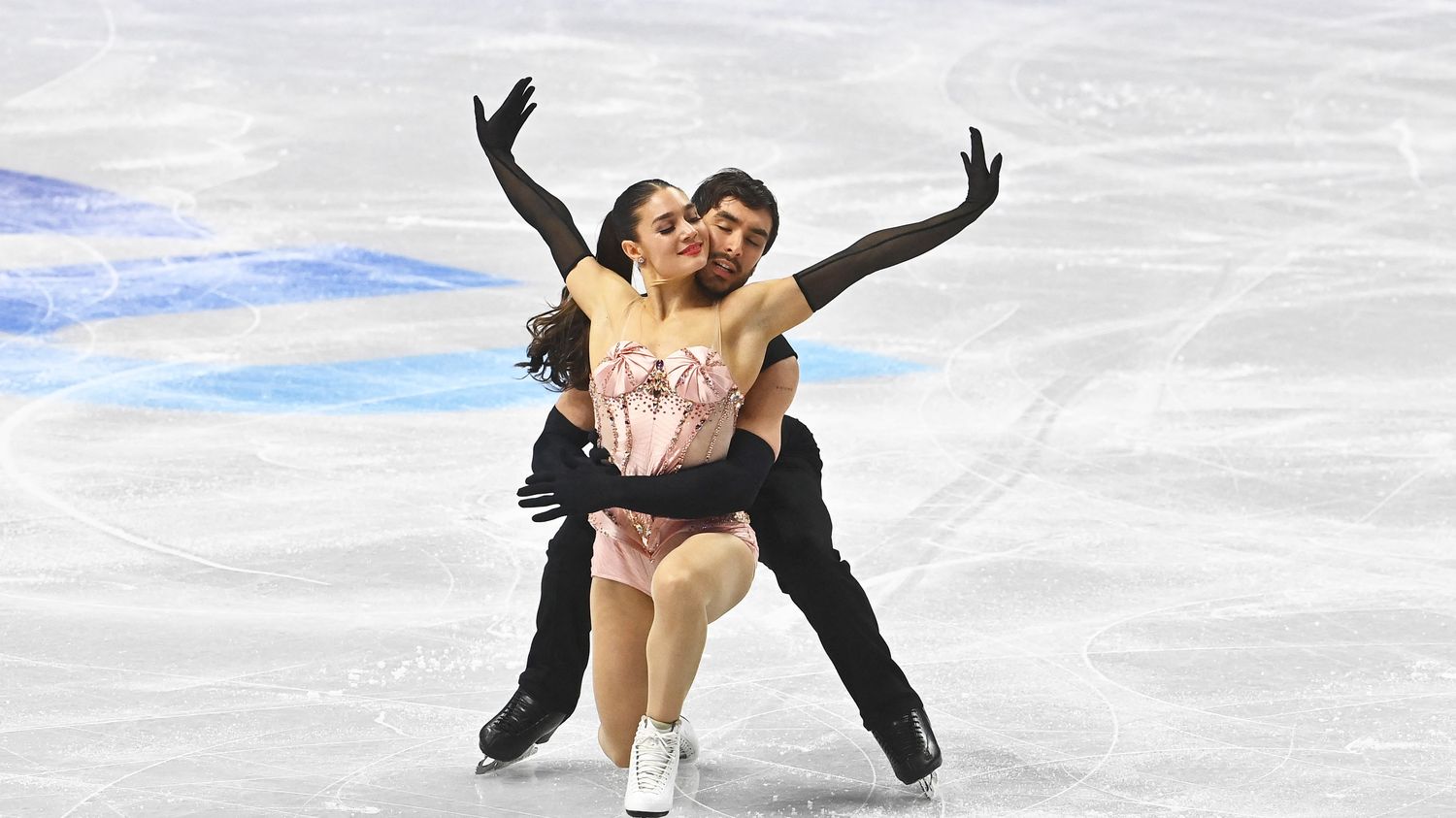 Mondiaux de patinage artistique : Guillaume Cizeron et Laurence Fournier Beaudry largement en tête à l'issue du programme court de danse sur glace