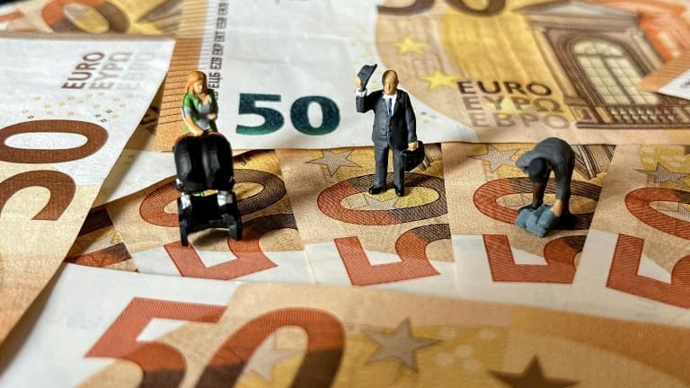 Du jamais vu depuis 20 ans: les Français ont déposé en février 7,1 milliards d'euros de plus qu'ils n'en ont retiré sur leur assurance vie