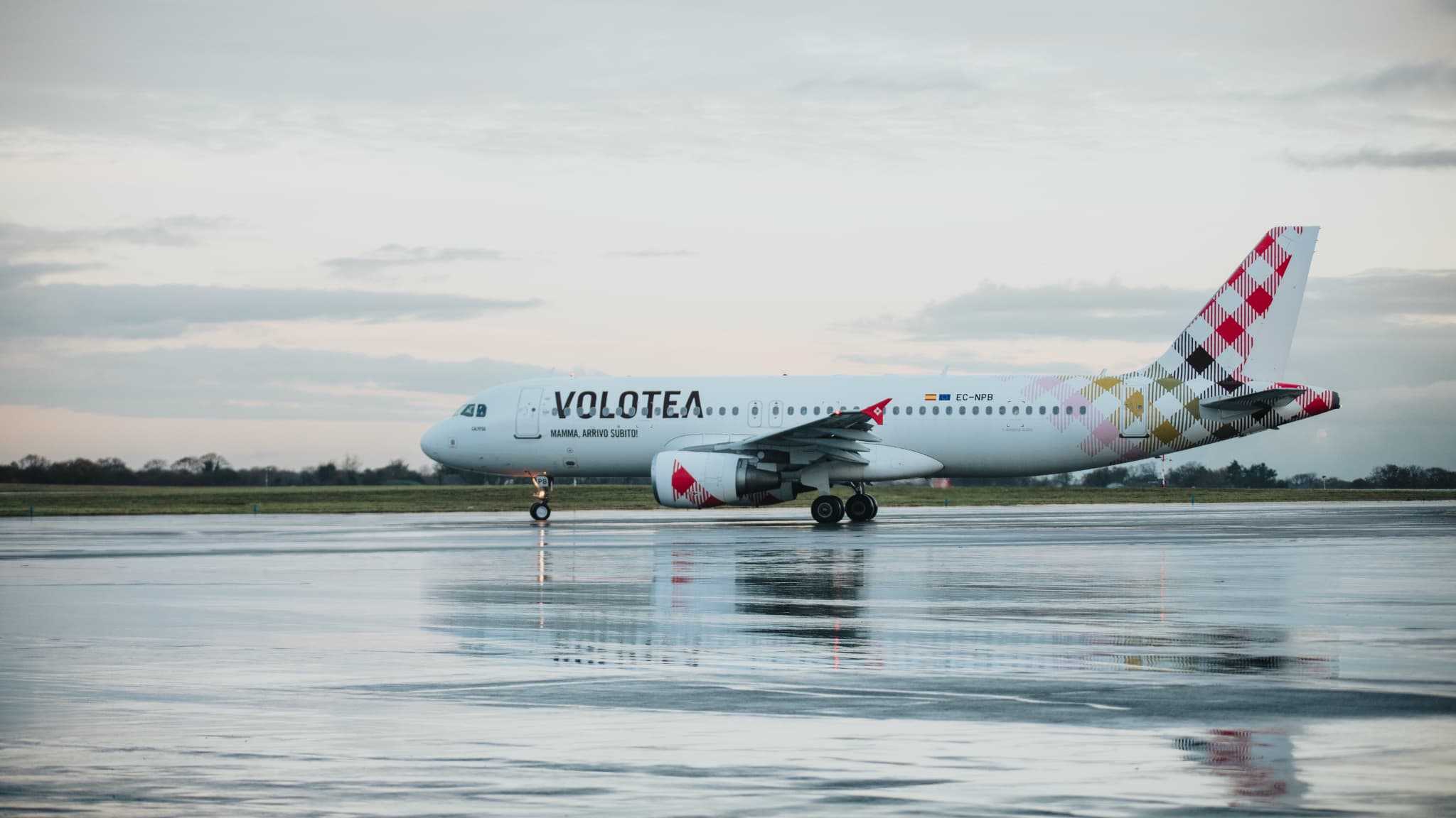 "Le motif invoqué est faux": les clients très remontés contre Volotea qui annule des dizaines de vols depuis la France "en raison de l’instabilité géopolitique au Moyen-Orient"