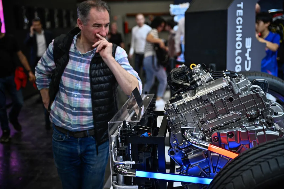 La guerre au Moyen-Orient qui renchérit les prix des carburants dope l’intérêt des Français pour les voitures électriques