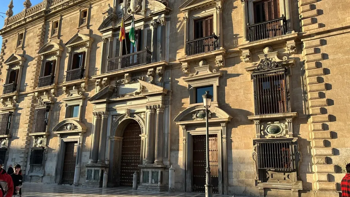 
         Confirman tres años de cárcel por arrancar un trozo de oreja de un mordisco en una pelea en Málaga 
    