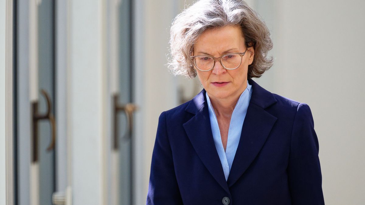 Ina Scharrenbach in Sondersitzung: Dann kämpft die umstrittene NRW-Bauministerin mit den Tränen