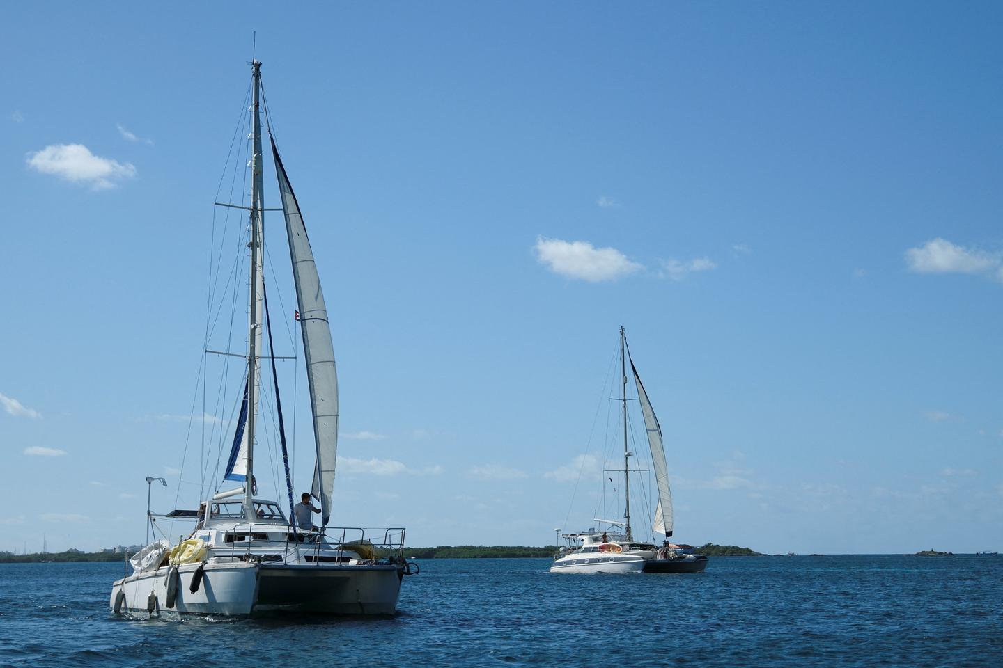 Cuba : deux voiliers humanitaires recherchés en mer des Caraïbes ont effectué la traversée vers l’île, assurent les gardes-côtes américains